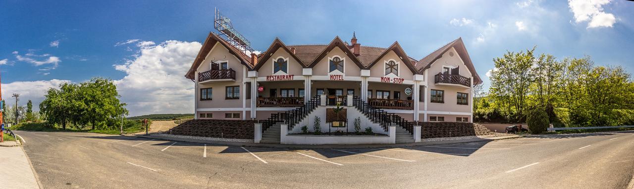 M1 Szekér Csárda Hotel és Étterem Obarok Exterior foto